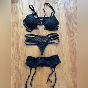Lot 3 Women’s Victoria's Secret Push Up Black Lace Strappy Bra 32B, Thong, Belt